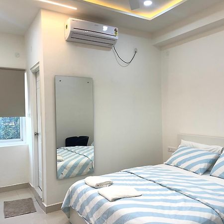 Neocon Suites Hyderabad Exterior foto